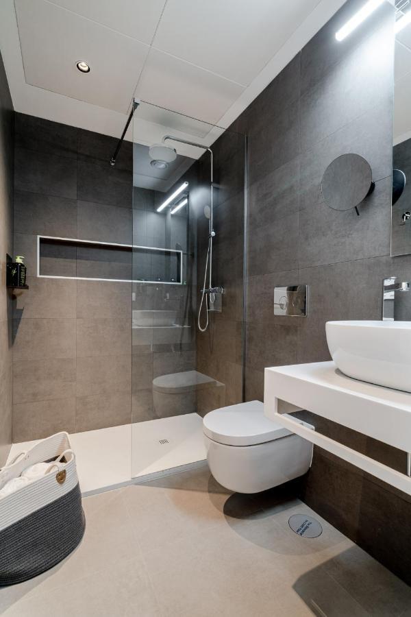 Limehome Sevilla Ronda De Capuchinos מראה חיצוני תמונה