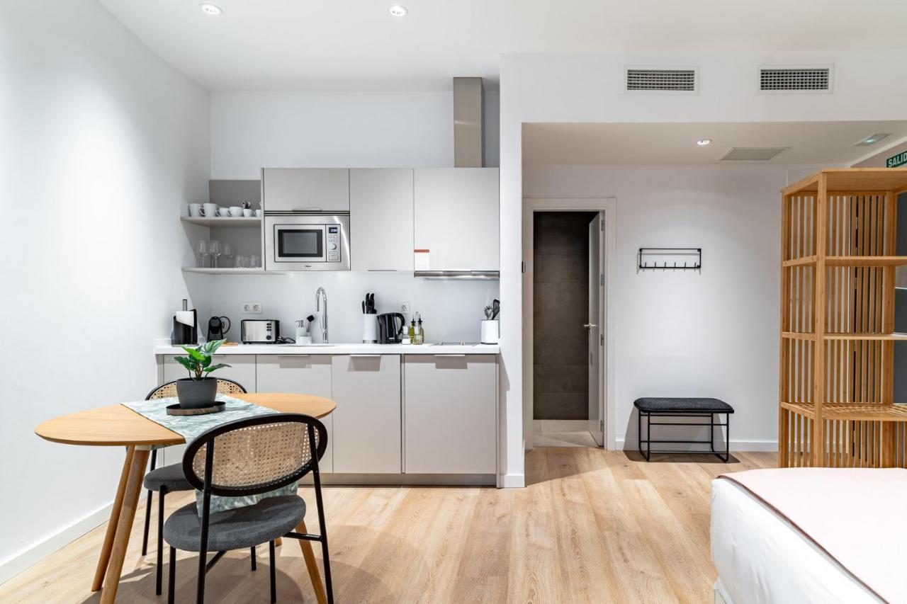 Limehome Sevilla Ronda De Capuchinos מראה חיצוני תמונה