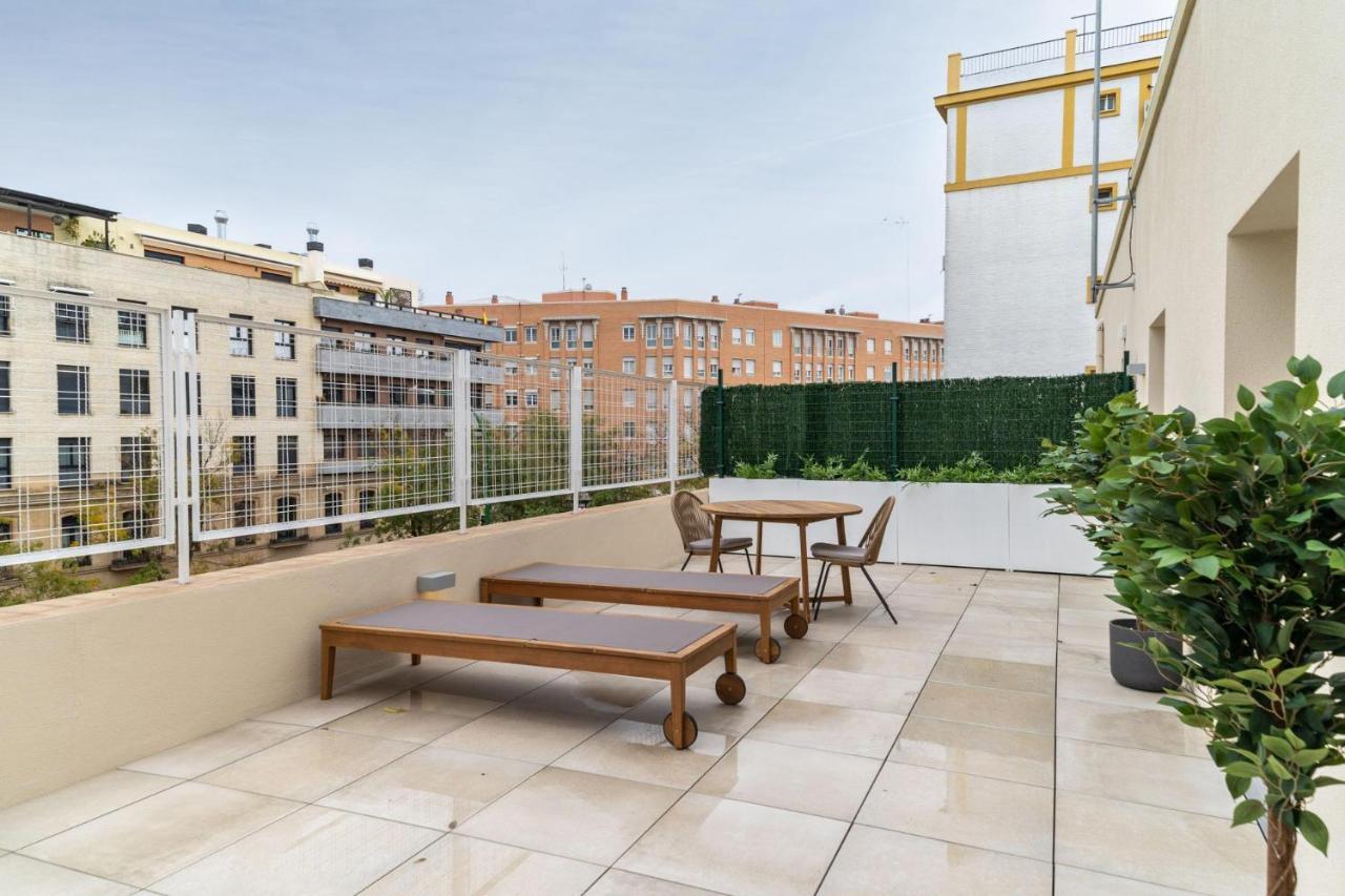 Limehome Sevilla Ronda De Capuchinos מראה חיצוני תמונה