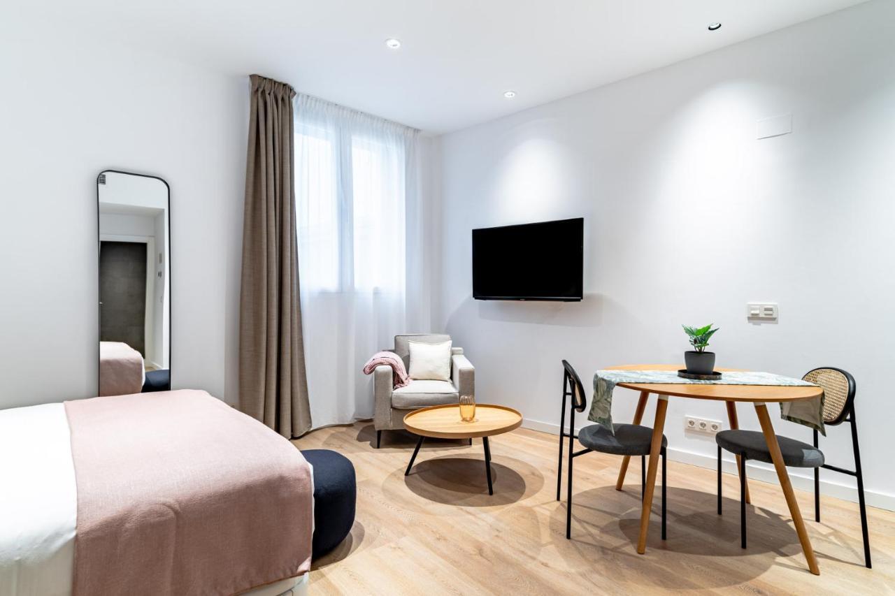 Limehome Sevilla Ronda De Capuchinos מראה חיצוני תמונה