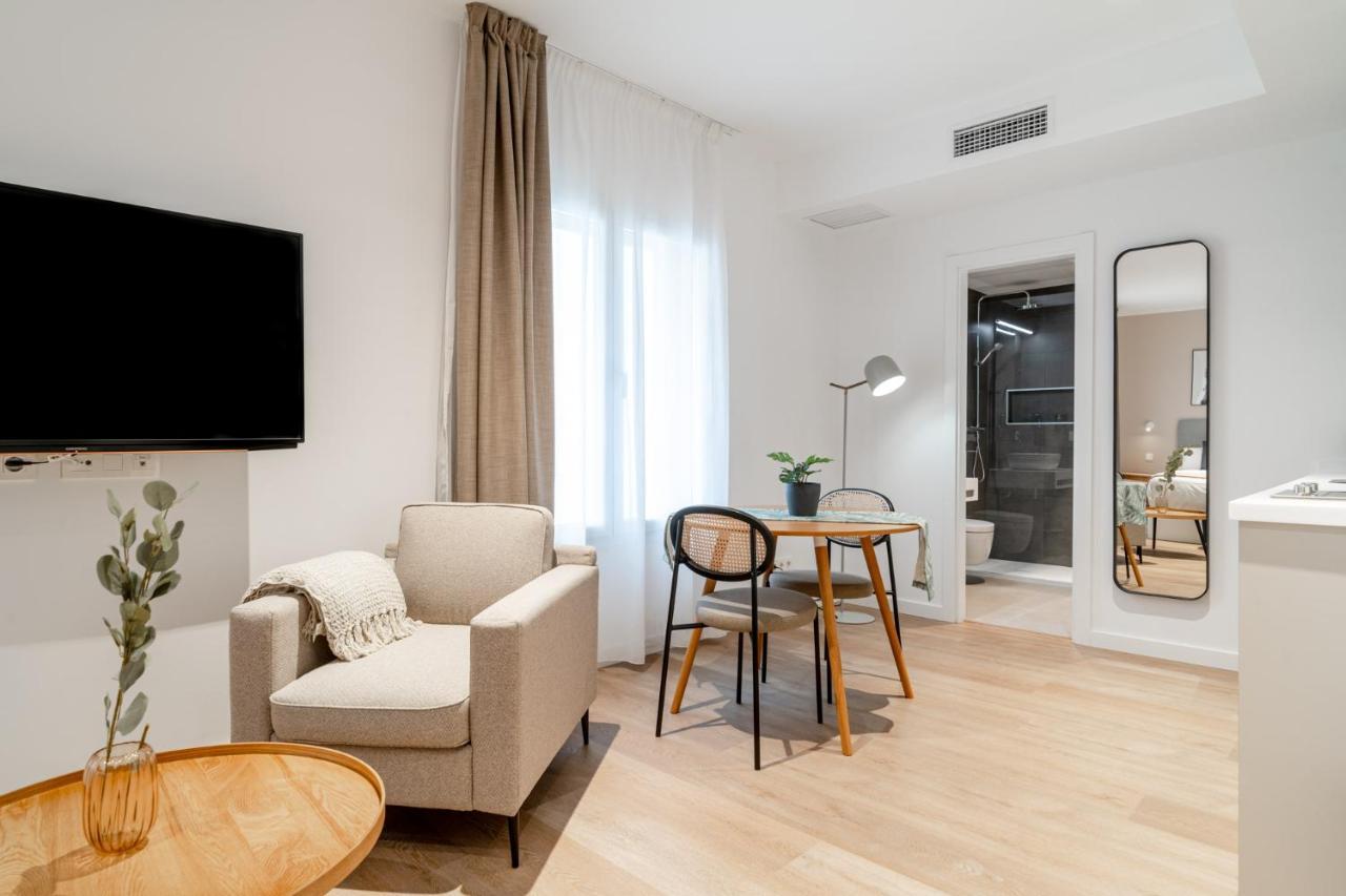 Limehome Sevilla Ronda De Capuchinos מראה חיצוני תמונה