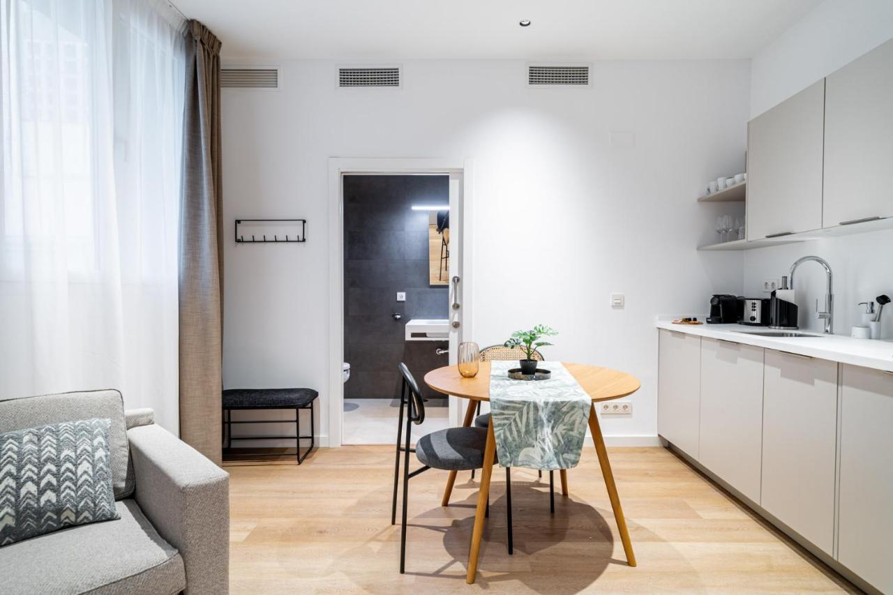 Limehome Sevilla Ronda De Capuchinos מראה חיצוני תמונה