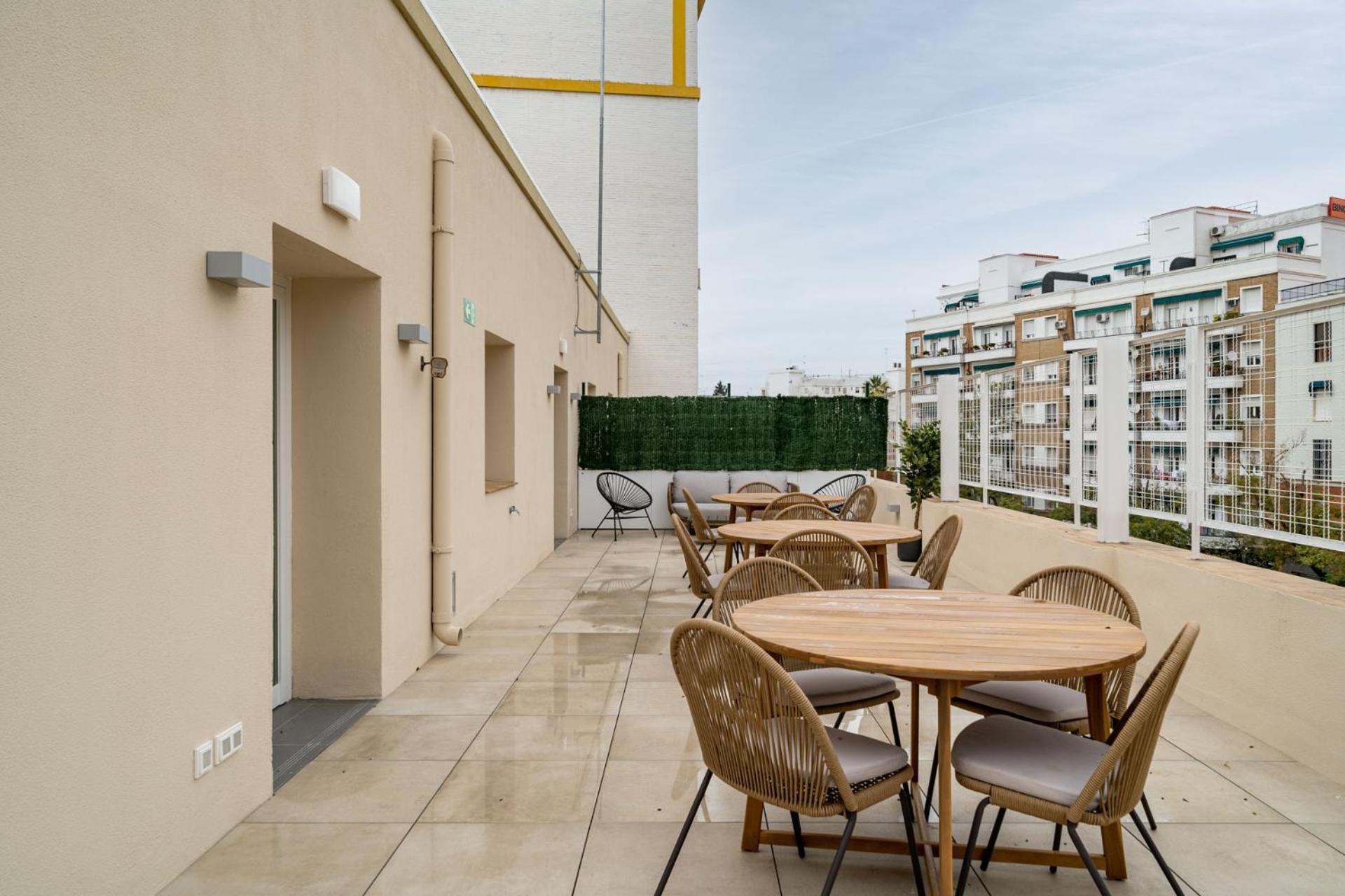 Limehome Sevilla Ronda De Capuchinos מראה חיצוני תמונה