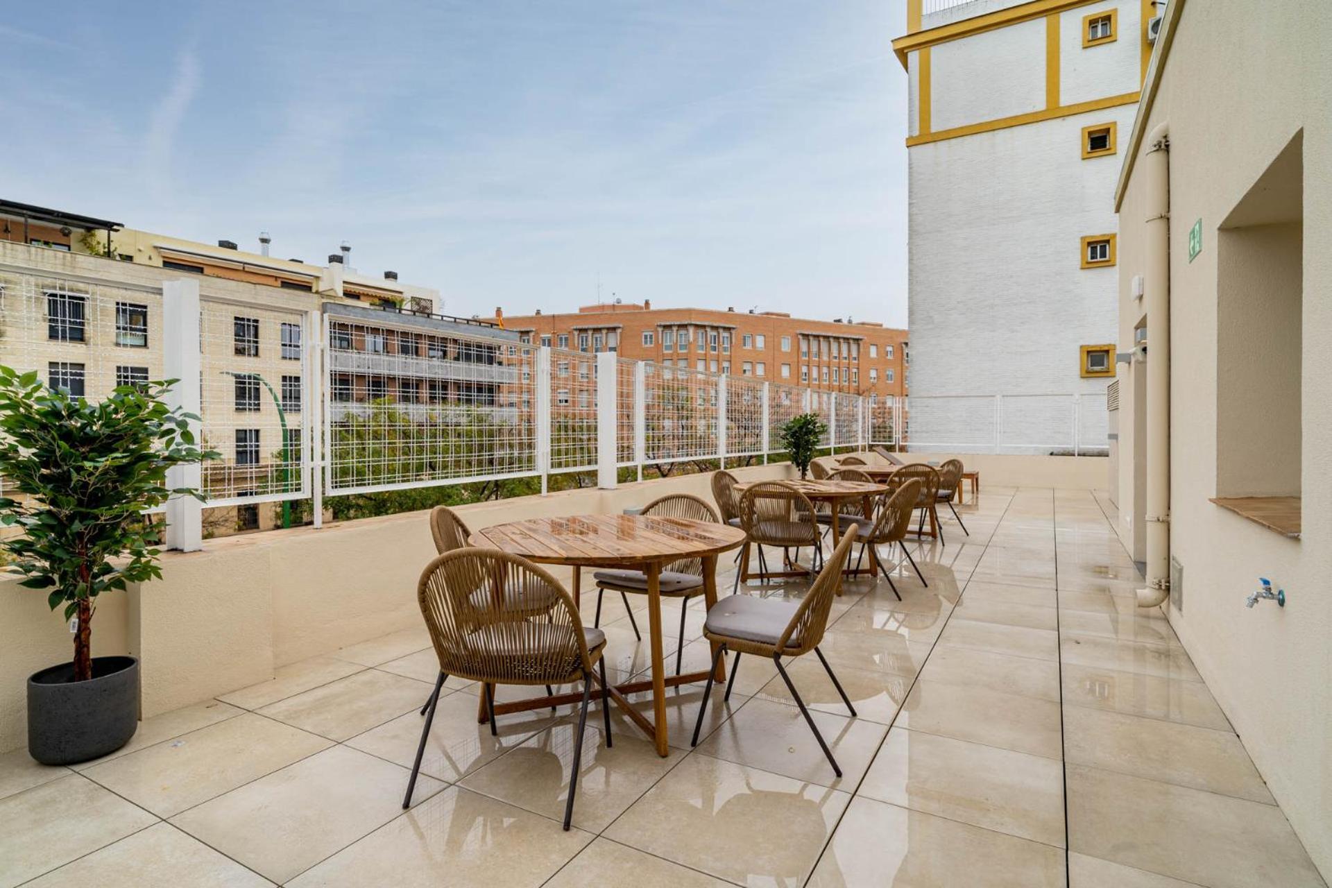 Limehome Sevilla Ronda De Capuchinos מראה חיצוני תמונה