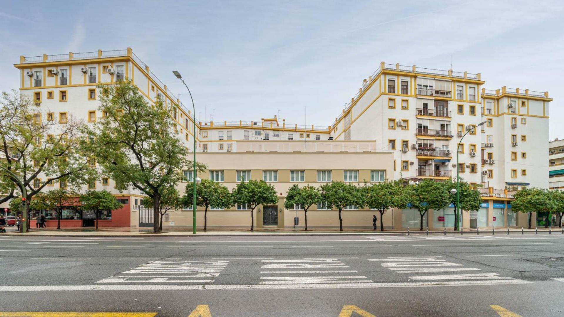 Limehome Sevilla Ronda De Capuchinos מראה חיצוני תמונה