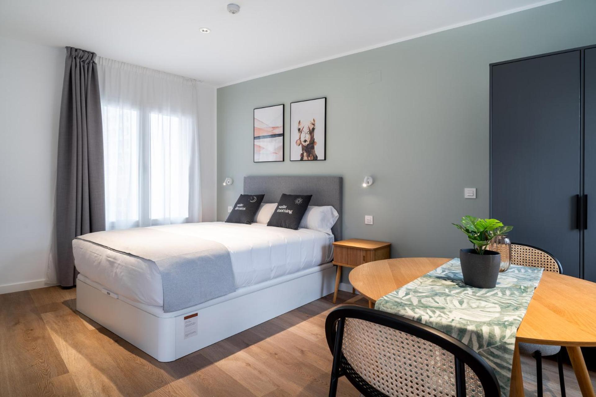 Limehome Sevilla Ronda De Capuchinos מראה חיצוני תמונה